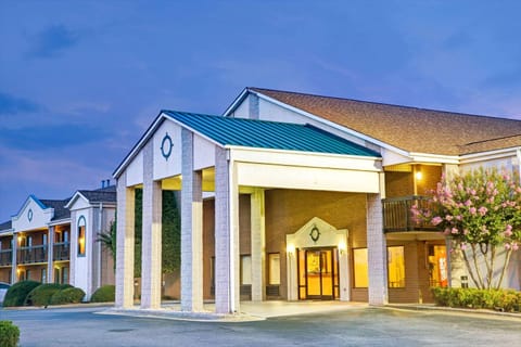 Days Inn by Wyndham Mooresville Lake Norman Hotel in Mooresville
