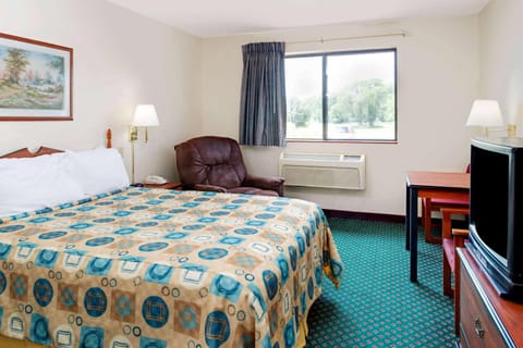 Super 8 by Wyndham Omaha Eppley Airport/Carter Lake Hotel in Carter Lake