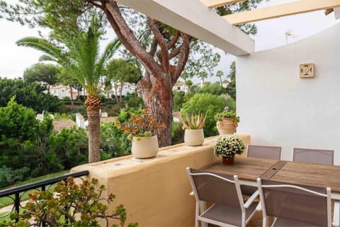 Balcony/Terrace, Seating area, Dining area, Garden view