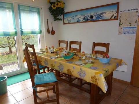 B&B Les Acacias Bed and Breakfast in Bagnes