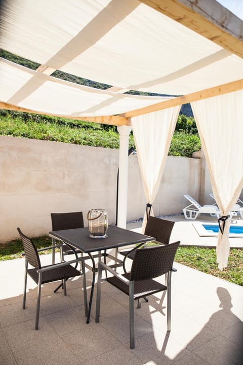 Garden, Swimming pool, Swimming pool