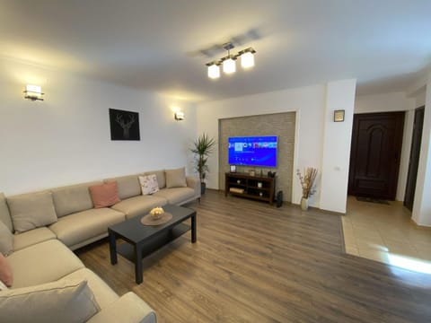 Communal lounge/ TV room, Activities, Living room, Decorative detail, Seating area, Entertainment