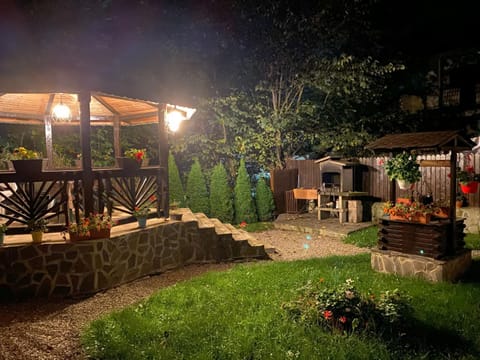 Night, BBQ facilities, Garden, Seating area, Autumn, On site