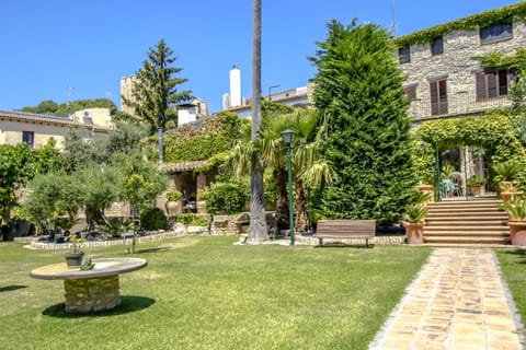 Catalunya Casas Unique sanctuary with extra large pool! Villa in Baix Penedès