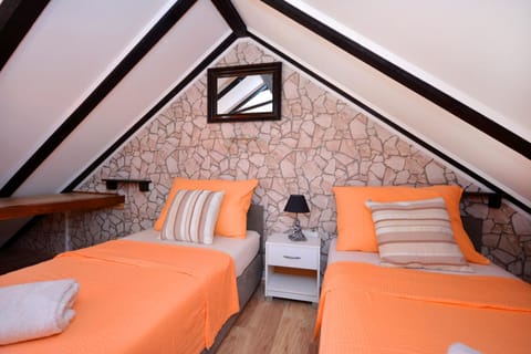 Apartments & Rooms As Bed and Breakfast in Vis