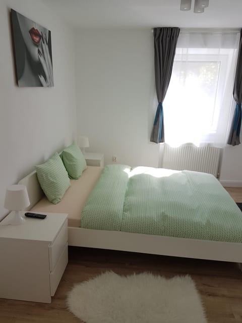 Staff, Bed, People, Bedroom, City view, Garden view, Landmark view, Mountain view, River view, Street view, Family