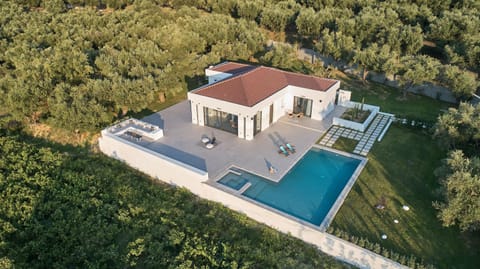 Property building, Bird's eye view, Swimming pool