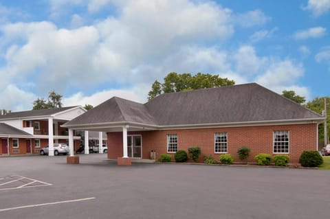 Property building, Nearby landmark, Facade/entrance