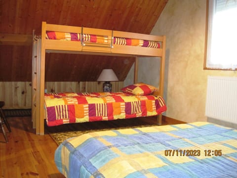 Bedroom, bunk bed