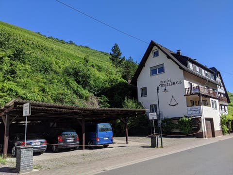 Property building, Natural landscape, Mountain view, Street view, Parking