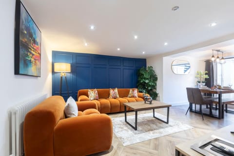 Prestbury Road Apartment in Cheltenham