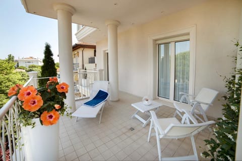 Balcony/Terrace, Garden view