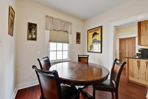 New Orleans Cottage Condo in Warehouse District