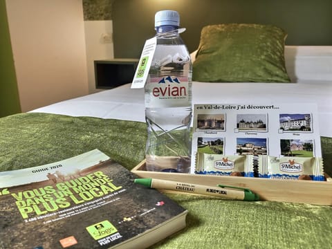 Coffee/tea facilities, Decorative detail, Bedroom