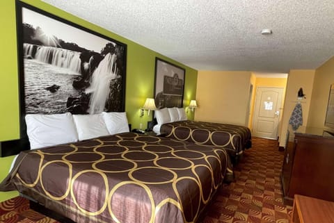Super 8 by Wyndham Lake of the Ozarks Motel in Lake of the Ozarks