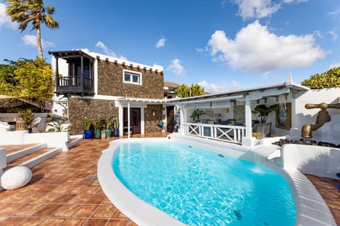 Deluxe designer historic villa Via Lactea, Panoramic sea views, Own private heated pool and subtropical garden Chalet in Isla de Lanzarote