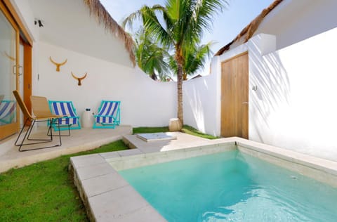 Balcony/Terrace, Seating area, Garden view, Pool view, Swimming pool, Swimming pool