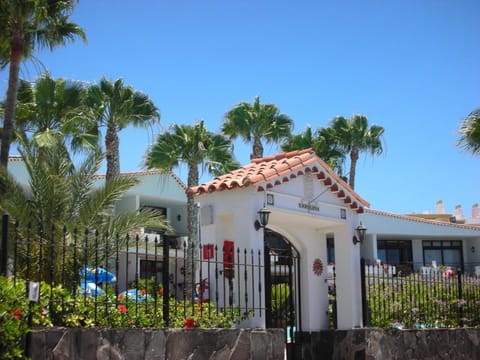 Facade/entrance, Garden