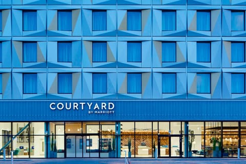 Courtyard by Marriott Luton Airport Hotel in Luton