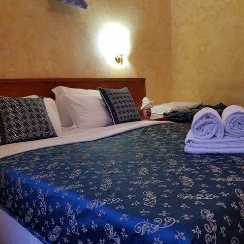 Rainbow Guest House Bed and Breakfast in Rome