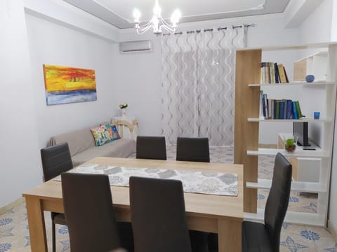 Living room, Seating area, Dining area, air conditioner