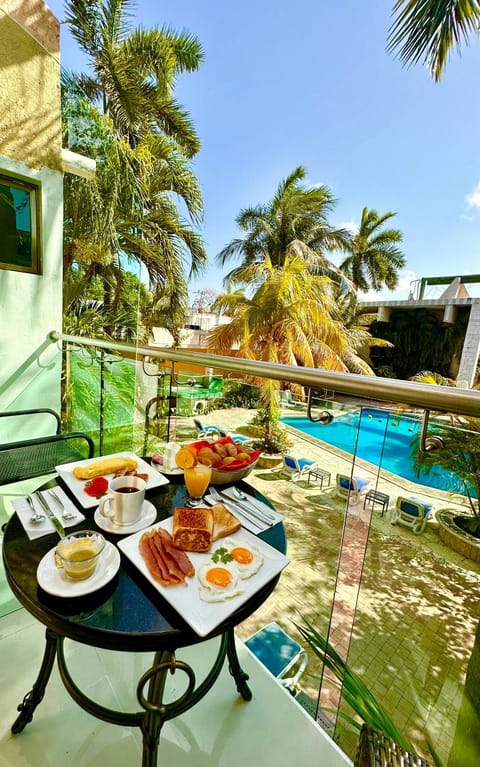 Balcony/Terrace, Food and drinks, Swimming pool