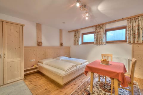 Day, Photo of the whole room