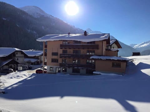 Property building, Winter