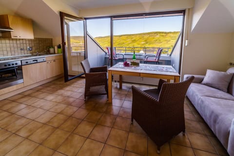 Day, Photo of the whole room, Dining area, Mountain view