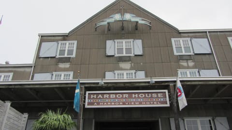 Harbor House Hotel and Marina Motel in Texas City