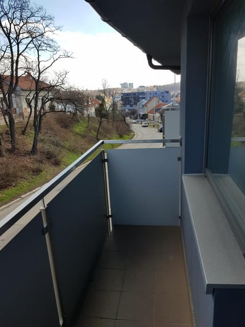 NEWLY BUILT APARTMENT 5 WITH BALCONY NEAR CENTER Apartment in Brno