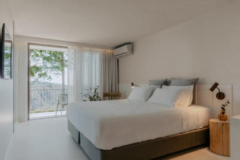 Bed, Balcony/Terrace, Photo of the whole room, Bedroom, Mountain view