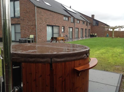 Property building, Day, Garden