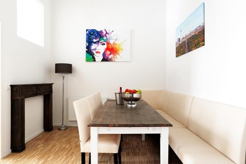 SC 2 Cozy Family & Business Flair welcomes you - Rockchair Apartments Apartment in Berlin