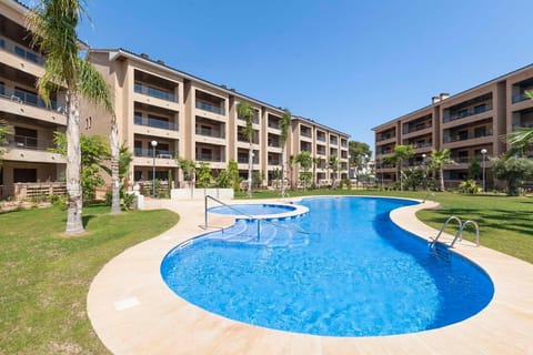 Shower, Garden, Swimming pool