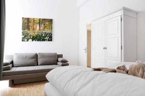 SC 4 Cozy Family & Business Flair welcomes you - Rockchair Apartments Apartment in Berlin