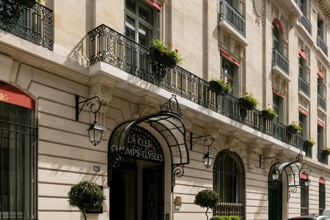 La Clef Champs-Élysées Paris by The Crest Collection Hôtel in Paris