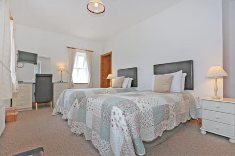 The Courtyard Guesthouse B&B Bed and Breakfast in County Limerick