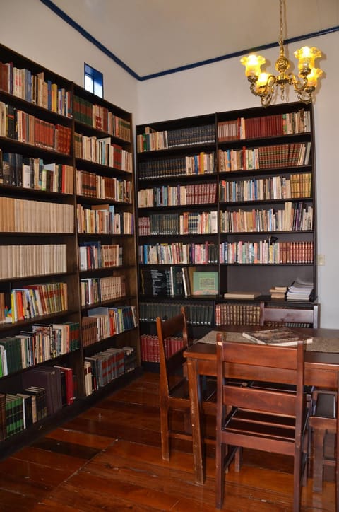 Library, Living room, Seating area