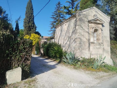 Mas de la Chapelle Sainte-Elisabeth Haus in Tarascon