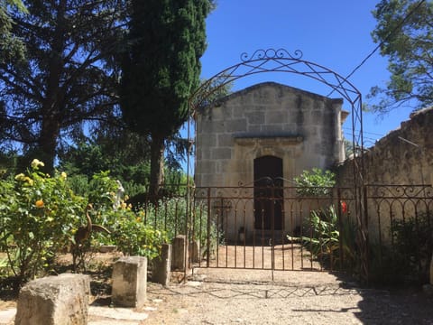 Mas de la Chapelle Sainte-Elisabeth Haus in Tarascon