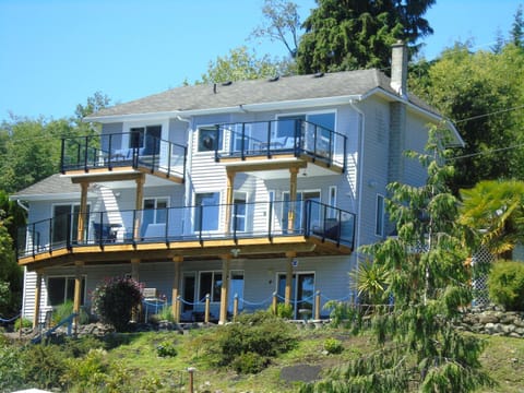 The Oceanfront Inn on Stephens Bay Inn in Vancouver Island