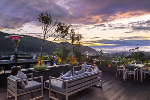 Restaurant/places to eat, Mountain view, Sunset