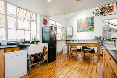 2 bed artisticdesigner Flat Near Broadway Market Apartment in London Borough of Hackney