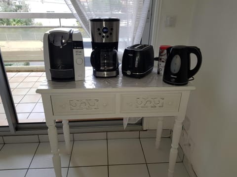 Coffee/tea facilities, toaster