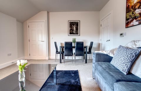 #St Georges Court by DerBnB, Spacious 2 Bedroom Apartments, Free Parking, WI-FI, Netflix & Within Walking Distance Of The City Centre Apartment in Derby
