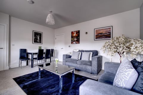 #St Georges Court by DerBnB, Spacious 2 Bedroom Apartments, Free Parking, WI-FI, Netflix & Within Walking Distance Of The City Centre Condo in Derby