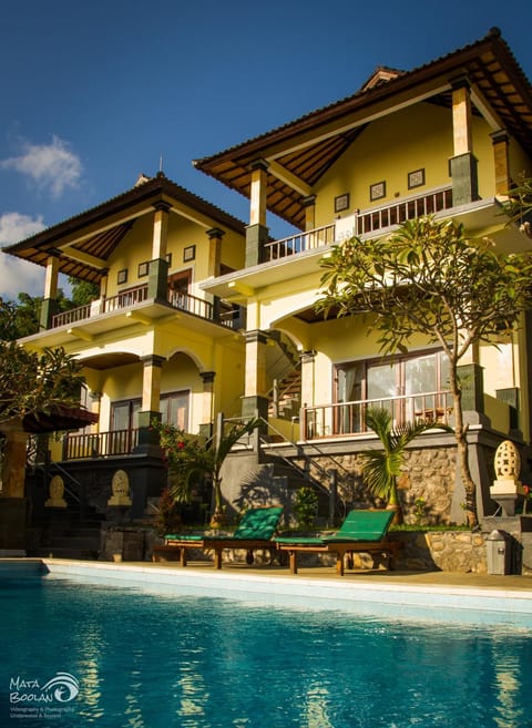 Decorative detail, Pool view