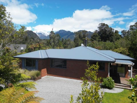 Six Kamahi Guest House & Studio Unit Apartment in Franz Josef / Waiau