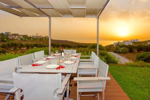 Patio, Garden, Food and drinks, Floor plan, Area and facilities, Dinner